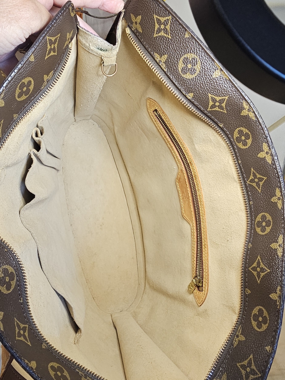 Louis Vuitton Babylone Tote Bag. - Picture 6 of 16